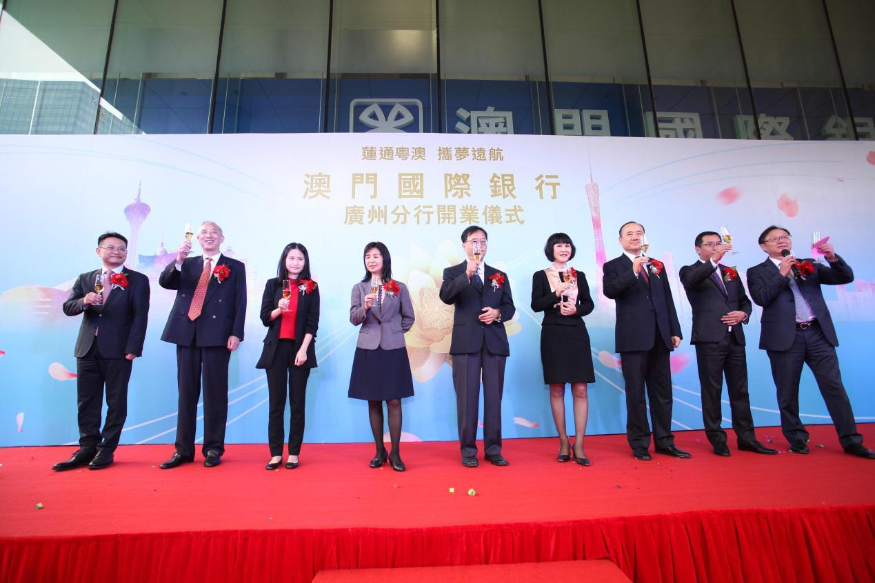 探索未来，澳门与香港在2025年的新篇章——精准正版免费全面释义与落实