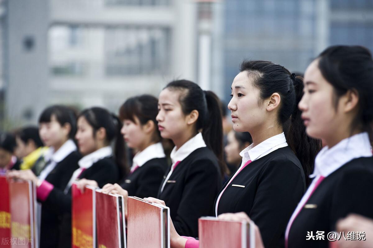 迈向2025年，正版资料免费大全的精选解析与落实策略