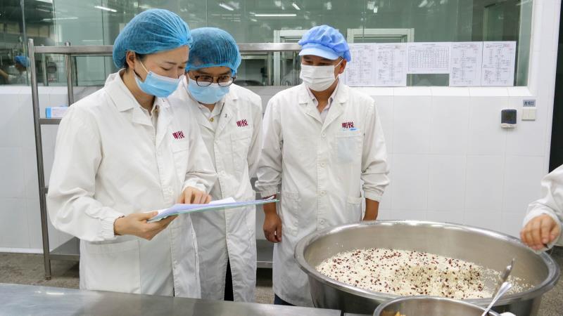 关于澳门天天免费精准大全合法性的探讨与词语释义解释落实的重要性